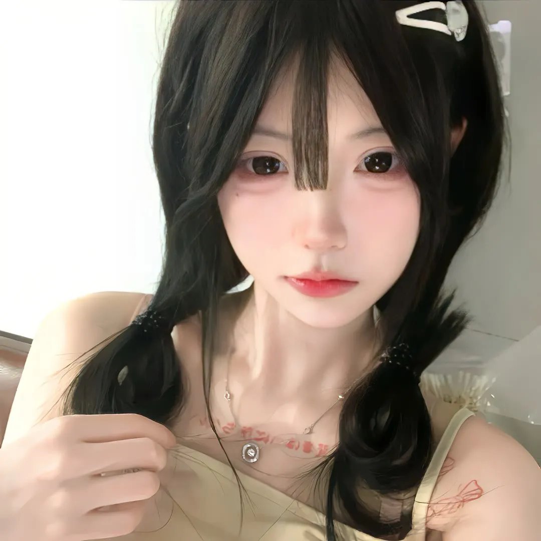 触碰的双手